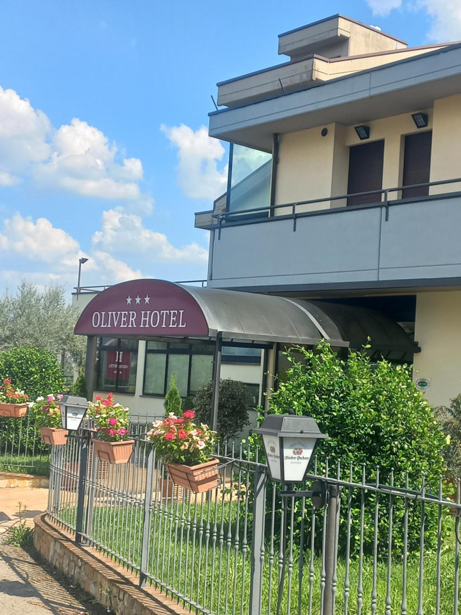 Oliver Hotel 앙기아리 외부 사진