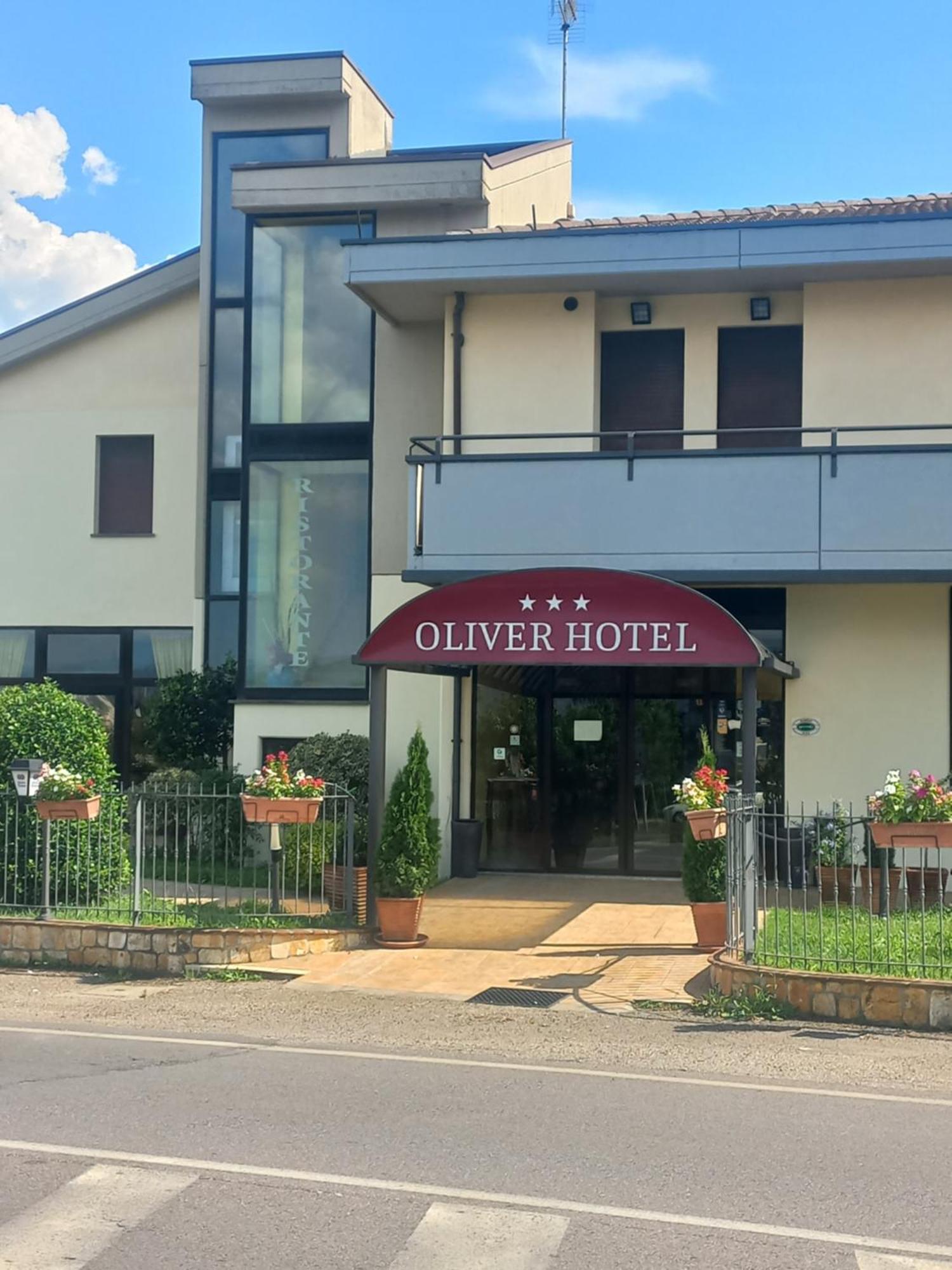 Oliver Hotel 앙기아리 외부 사진