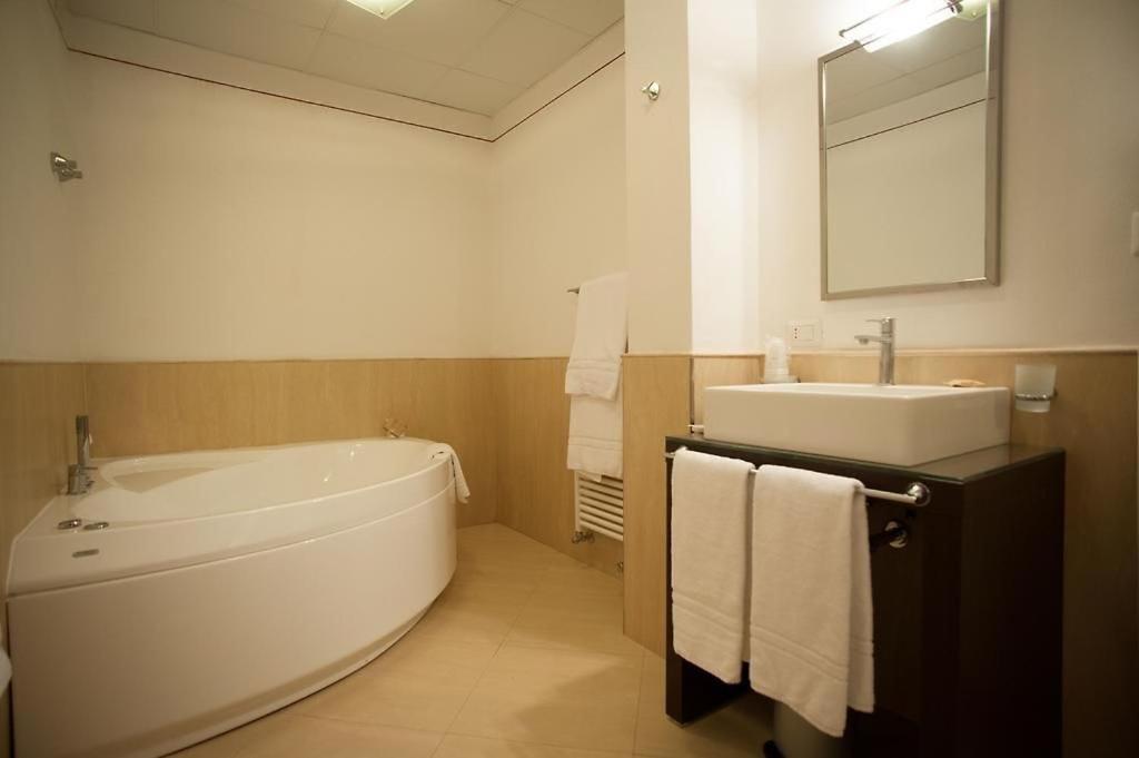 Oliver Hotel 앙기아리 외부 사진