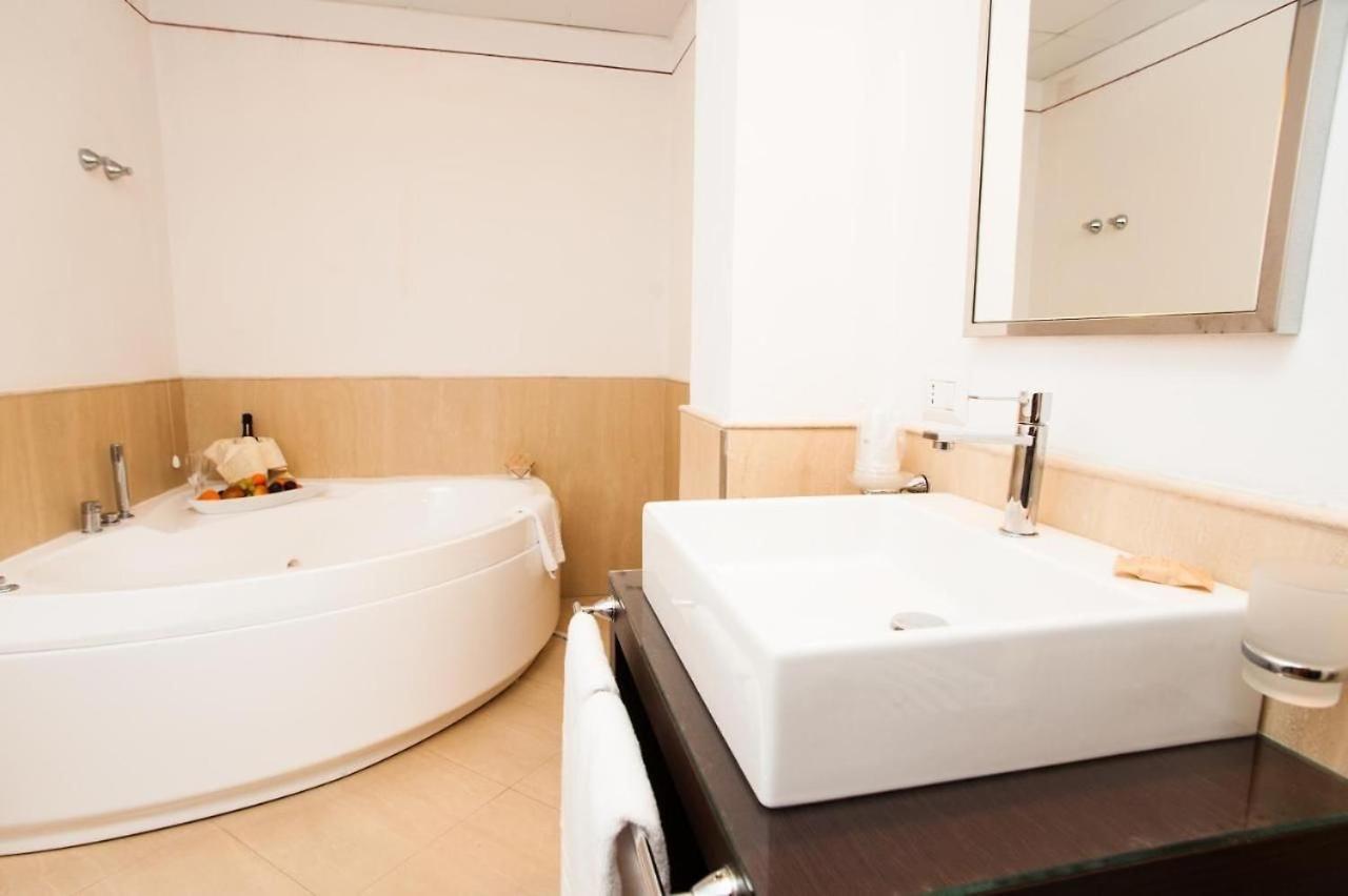 Oliver Hotel 앙기아리 외부 사진